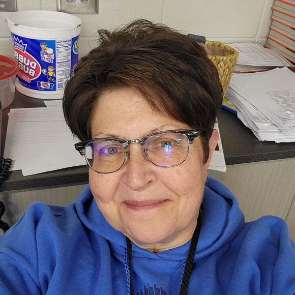 Meet your Posher, Dee - Picture 1 of 1